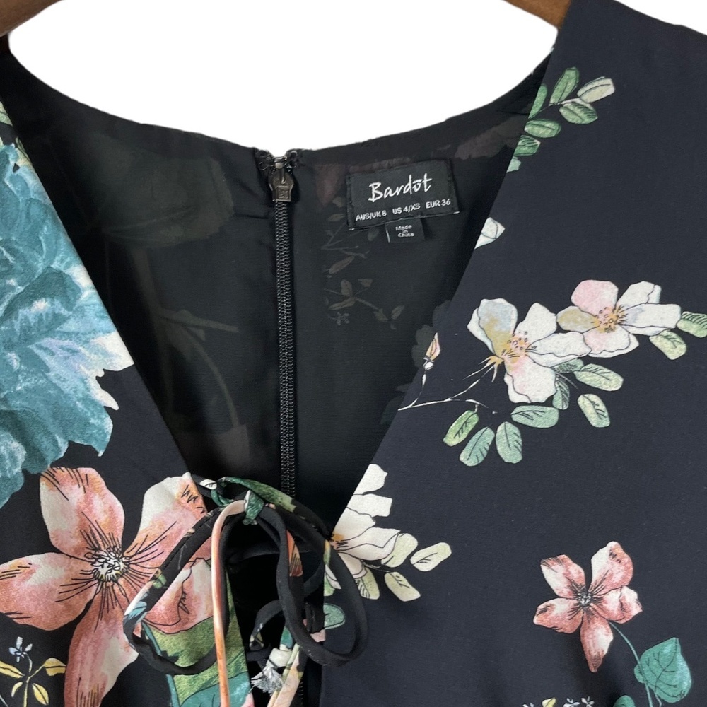 Bardot Amelia Black Floral Ruffle Bell Sleeve Playsuit Romper Size 4‎ XS - Picture 3 of 7